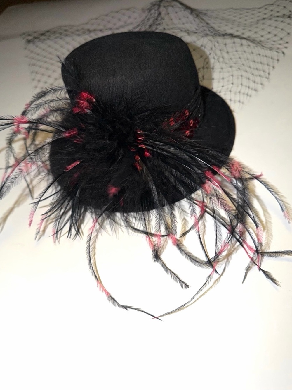 Classy Mini Wool Top Hat Fascinator w Red Sequins, Birdcage Veil & Feathers